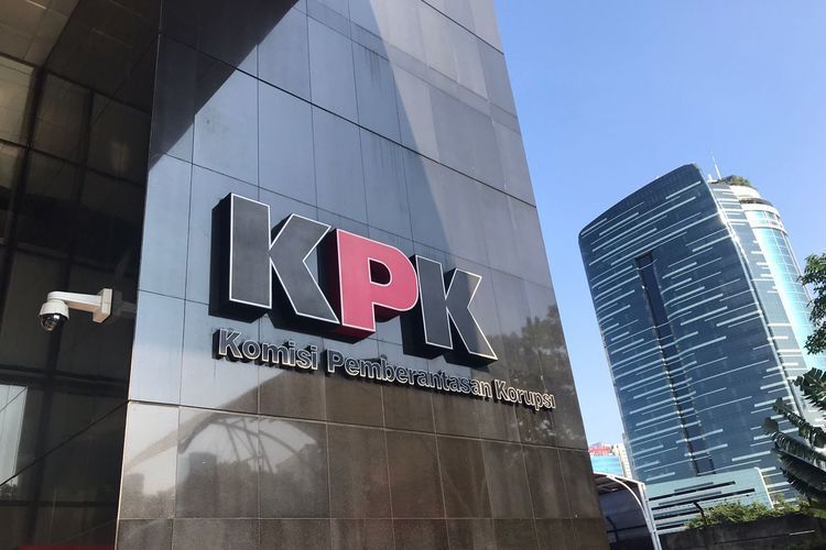 KPK Amankan Mobil Mercedes-Benz Milik Anggota DPRD Bengkulu