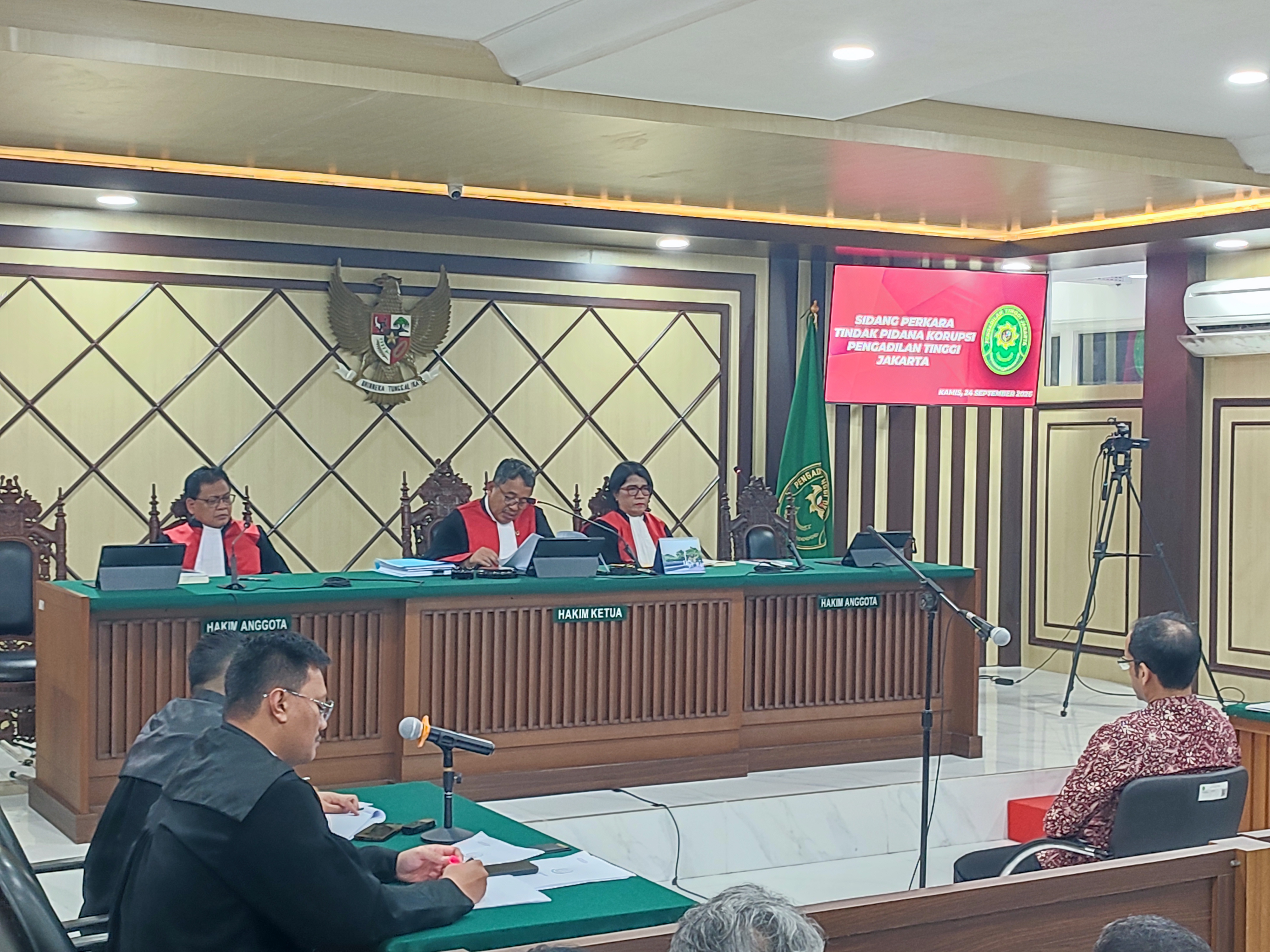 Nadiem Makarim Terdiam Mendengar Putusan Banding, Hukuman Berkurang Menjadi 9 Tahun