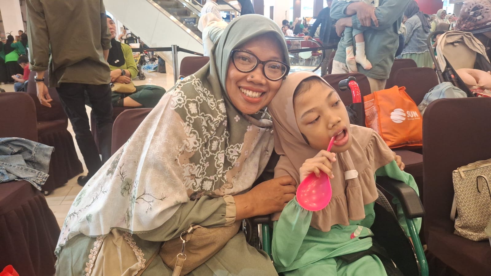 Perjuangan Eka dalam Merawat Putrinya yang Mengidap Cerebral Palsy Selama 12 Tahun
