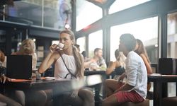 3 Kebiasaan yang Sering Dianggap Antisosial, Ternyata Tanda Orang Cerdas