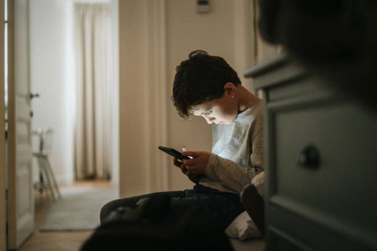 5 Cara Mengurangi Screen Time Anak Tanpa Memicu Konflik