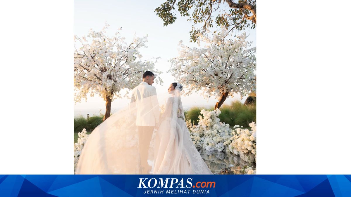 Pesona Gaun Pernikahan Jennifer Coppen yang Elegan dan Dramatis