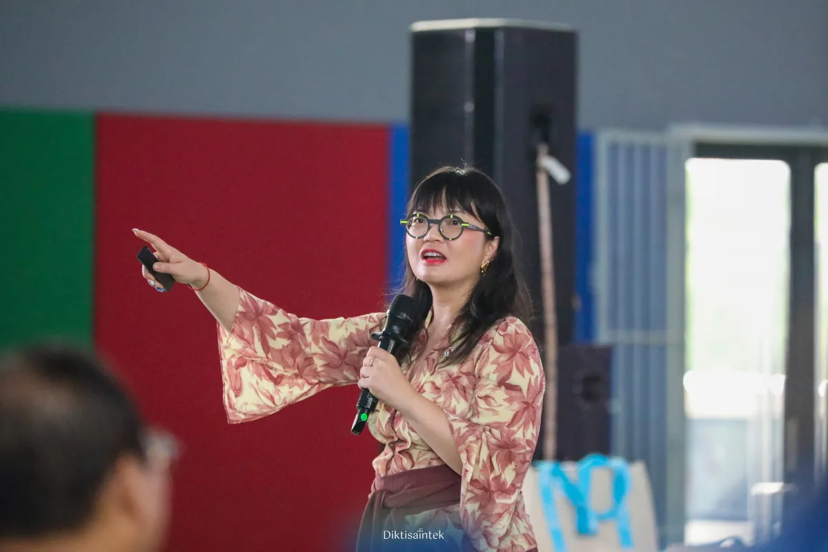 Sebanyak 61% Pelajar di Indonesia Memanfaatkan AI, Wamen Stella Christie Ingatkan Potensi Bahaya