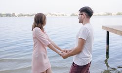 75 Gombalan untuk Pacar yang Bikin Dia Kepikiran Kamu Terus