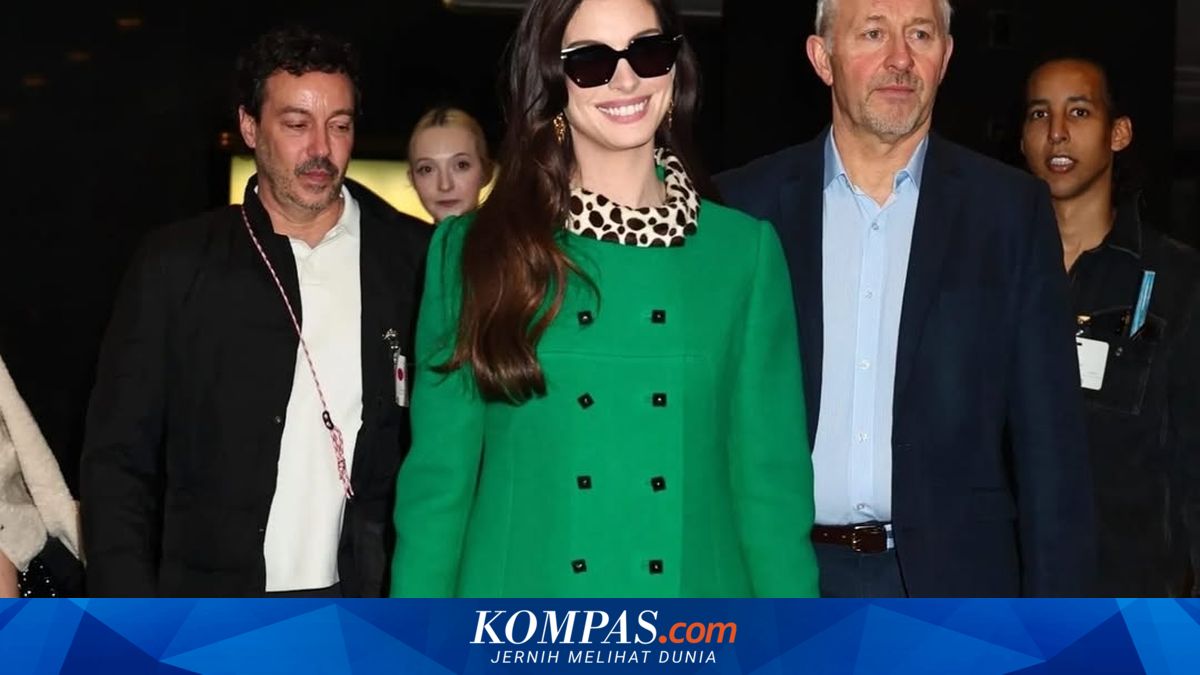 Anne Hathaway Kenakan Kembali Mantel Ikonik dari The Devil Wears Prada, Menghadirkan Nostalgia 20 Tahun