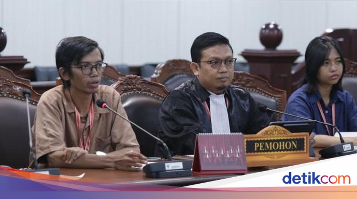 Seorang pengemudi ojek online Didi Supandi bersama istrinya, Wahyu Triana Sari, yang berprofesi sebagai pedagang kuliner daring, menggugat kebijakan kuota internet hangus oleh penyelenggara telekomunikasi. Foto: Mahkamah Konstitusi