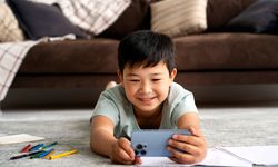 Dampak Negatif Kecanduan Gadget pada Anak: Gangguan Tidur dan Risiko Obesitas