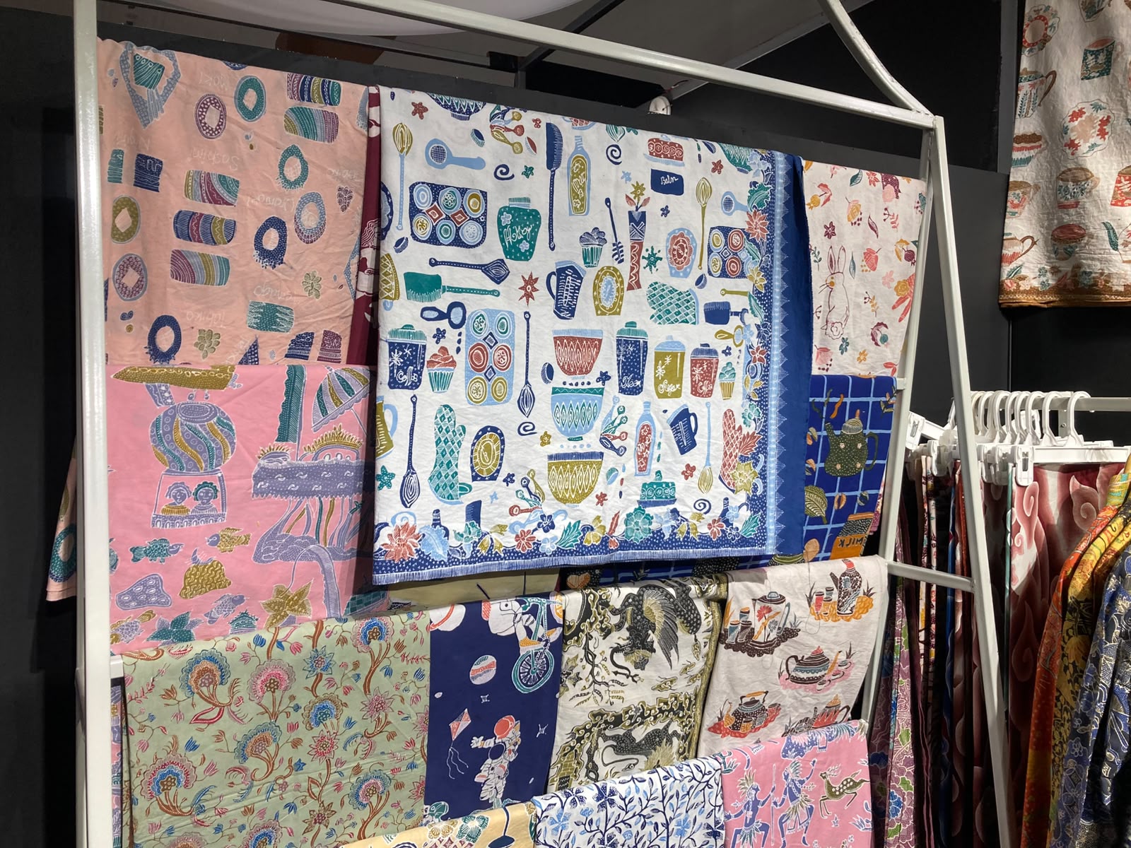 Inovasi Batik Atthaya: Motif Unik untuk Menarik Generasi Muda