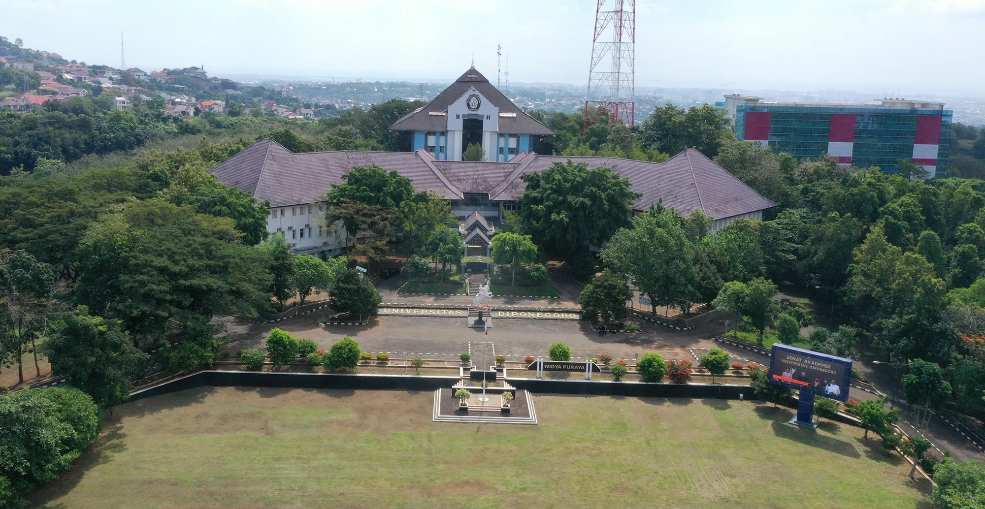 Kampus di Indonesia yang Memiliki Pulau dan Kebun Binatang Mini