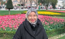 ---
Kisah Alfina Rahmatia: Mandiri Sejak Kecil, Kini Menjadi Ibu PhD di Turki

---