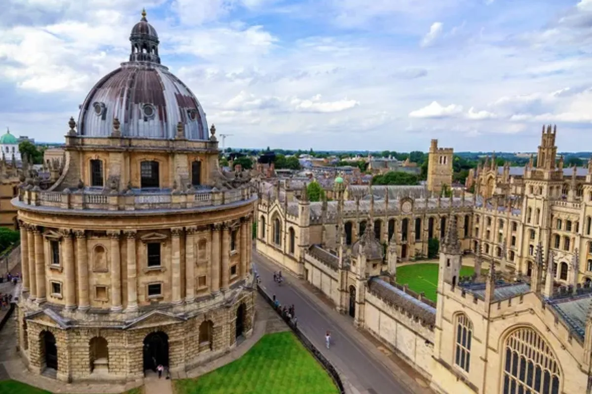 Oxford College yang Selama Hampir 600 Tahun Menolak Pendaftaran Mahasiswa Baru