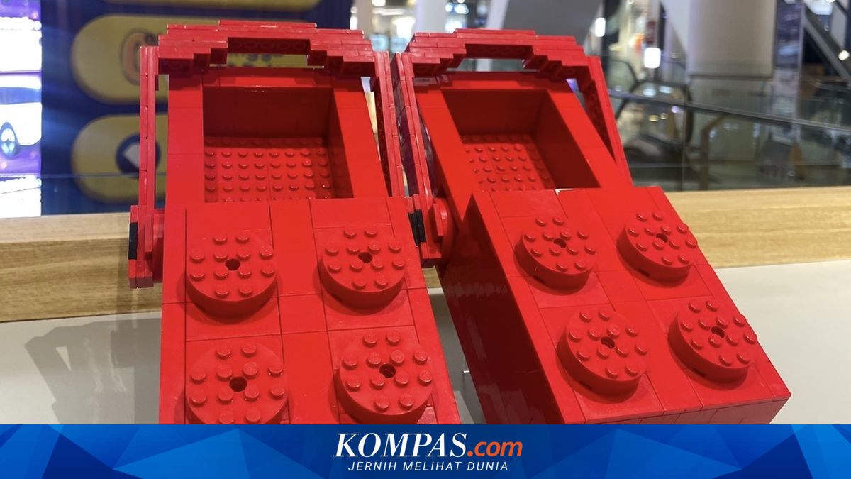 Kolaborasi Crocs dan Lego Ciptakan Replika Sepatu Unik