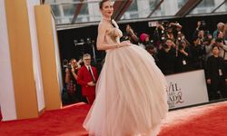 ---
Emily Blunt Tampil Berbeda di Premiere The Devil Wears Prada 2, Gaun dan Kalungnya Menjadi Sorotan

---