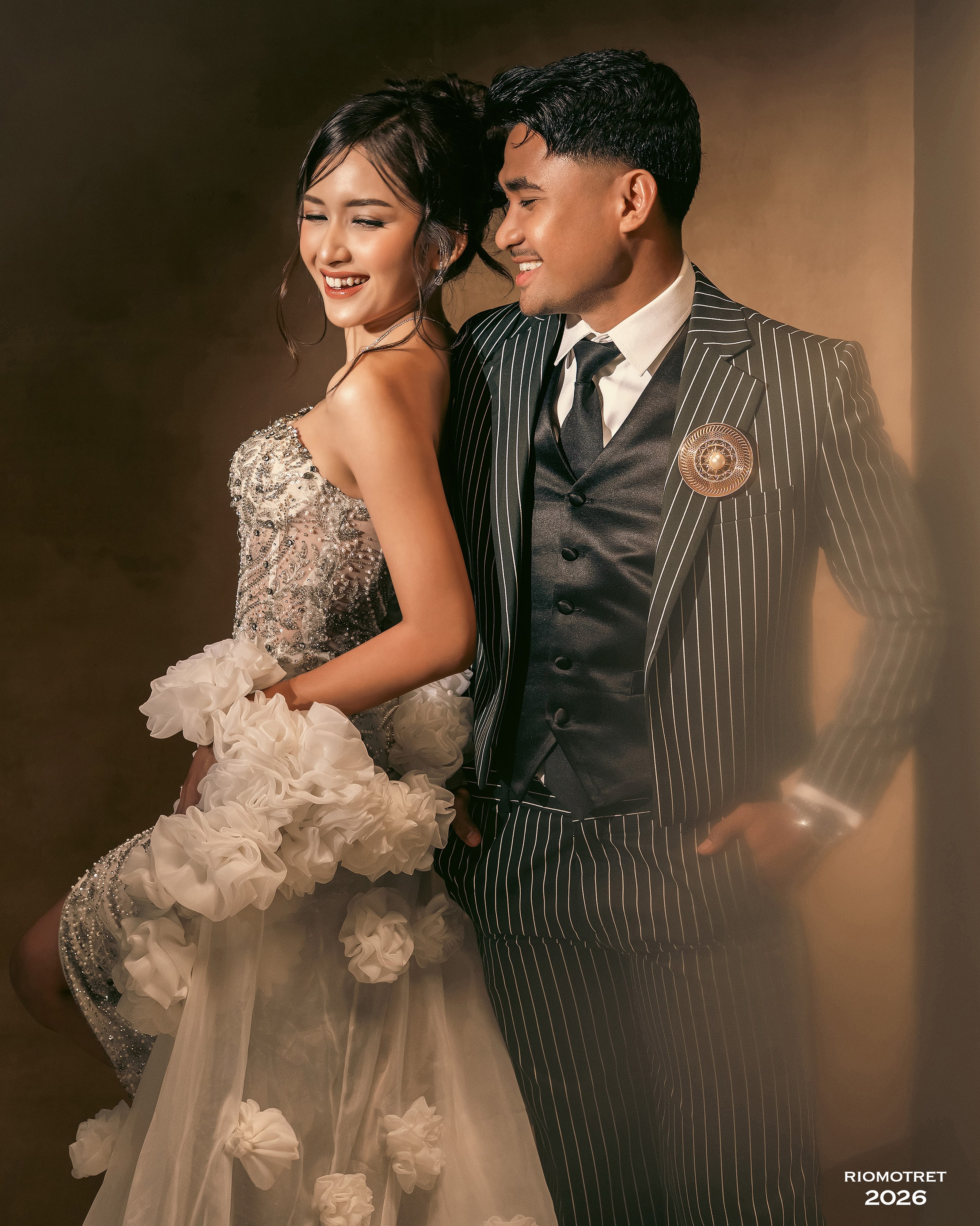 Gaya Prewedding Asnawi Mangkualam dan Yuriska Patricia yang Memikat dengan Nuansa Vintage