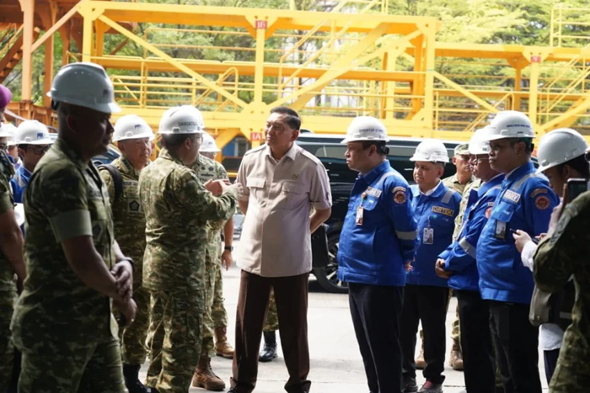 Menhan Tinjau Proyek Pembuatan Kapal Perang di PT PAL