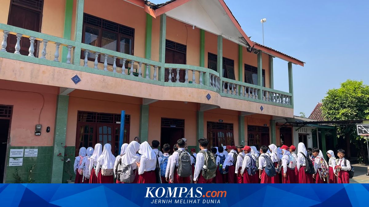 Momen Berharga Ayah dalam Menanamkan Nilai Kehidupan di Hari Pertama Sekolah