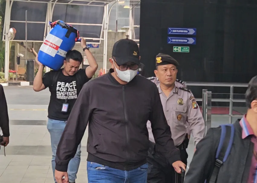 Bupati Klaten Dikenakan Hukum Terkait Penemuan Uang dalam Tong