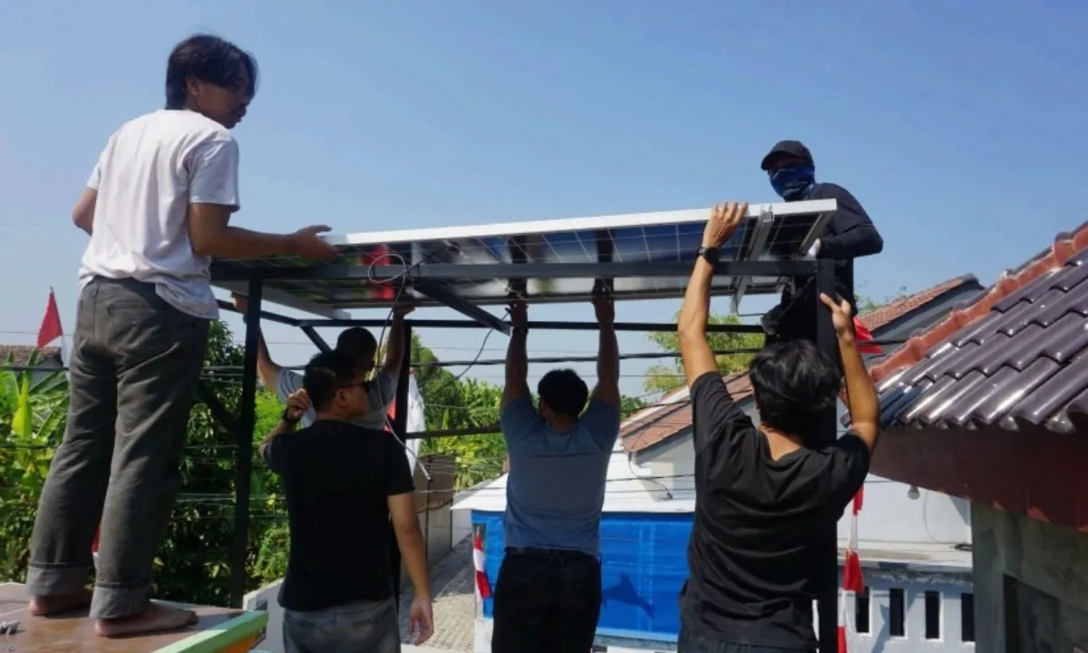 Inovasi "SUNTRACK-EDU" dari ITS: Energi Surya untuk Lampu Pintar dan Pembelajaran di Pesantren Madiun