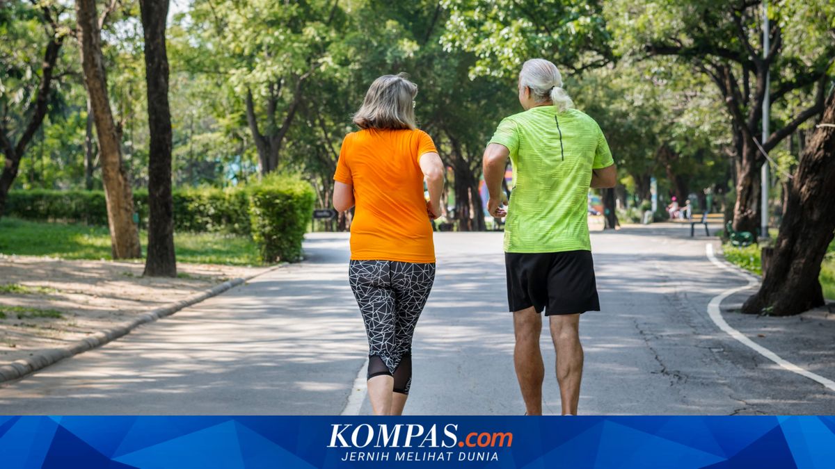 Kunci Kesehatan Wanita Usia 50 Tahun: Jalan Sore Selama 20 Menit
