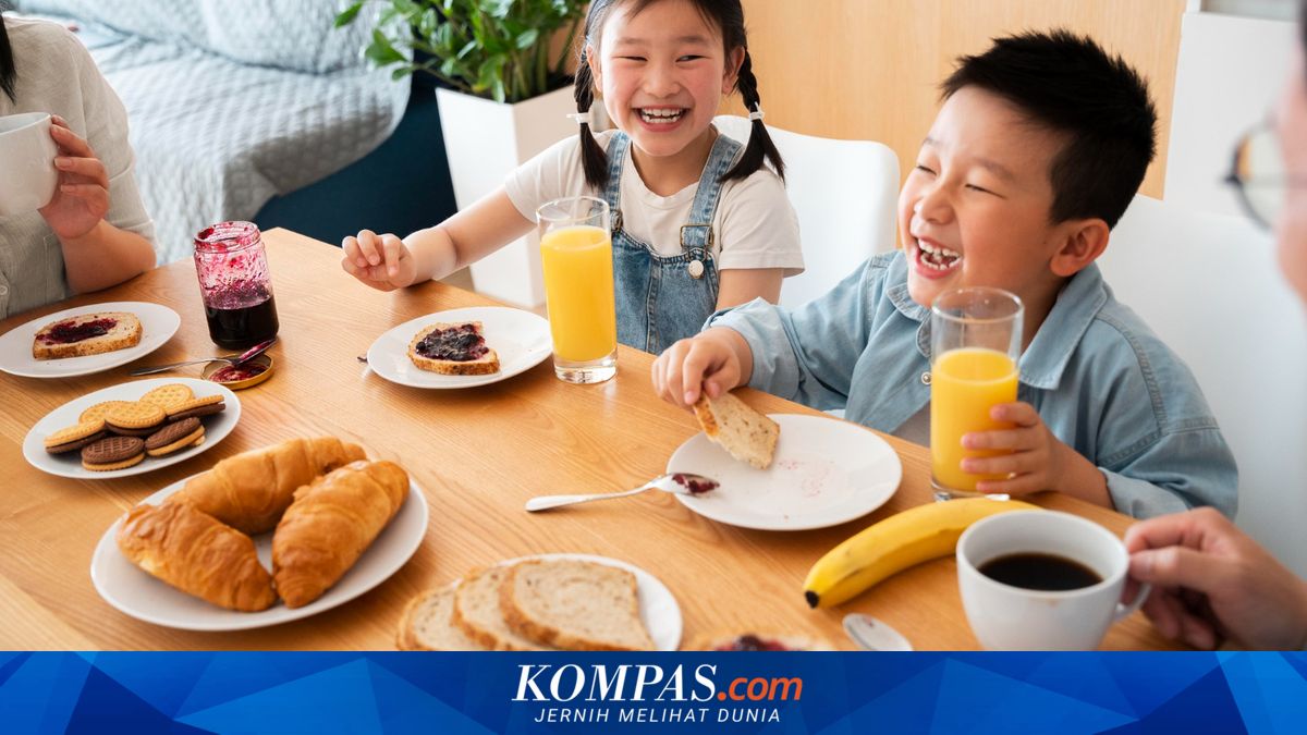 Hindari Langsung Bermain atau Tidur Setelah Makan untuk Mencegah GERD pada Anak