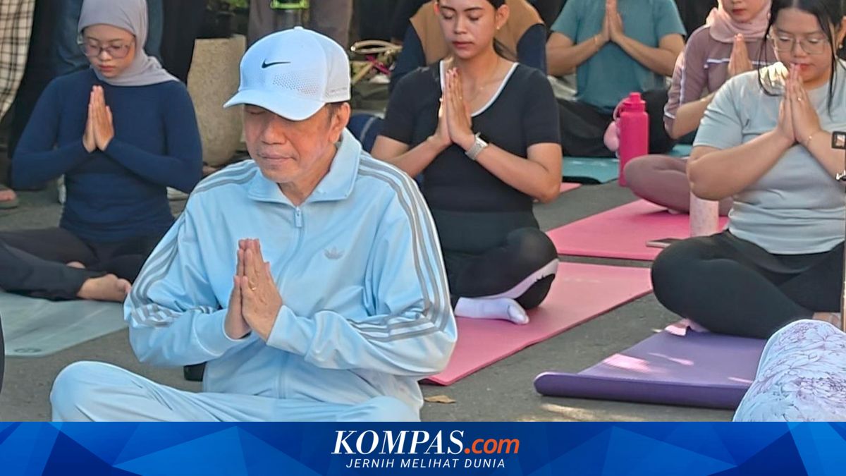 Jokowi Melakukan Yoga Singkat di Solo, Ini Tiga Manfaatnya untuk Kesehatan Mental