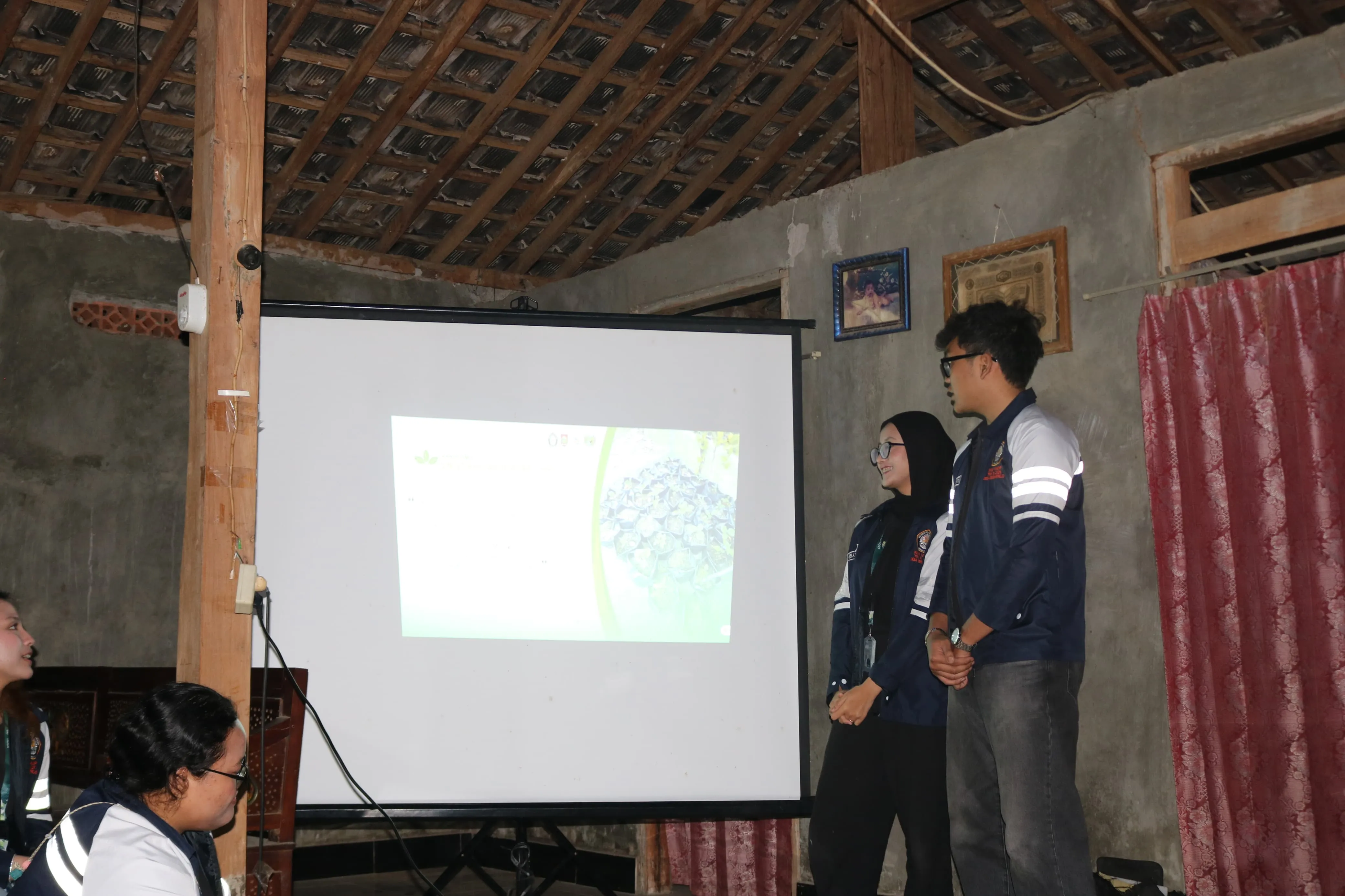 Mahasiswa KKN Undip Dorong Warga Sendangrejo Ubah Pekarangan Menjadi Lumbung Pangan dengan Pupuk Kandang