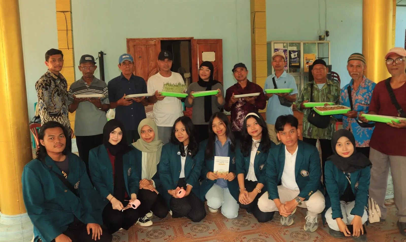 Inovasi Pertanian Berkelanjutan Melalui Budidaya Microgreens oleh Mahasiswa KKN Undip