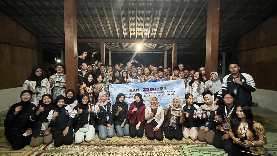 Mahasiswa KKN Undip Memperkenalkan Sejarah Makam Kyai Langsur untuk Melestarikan Cagar Budaya