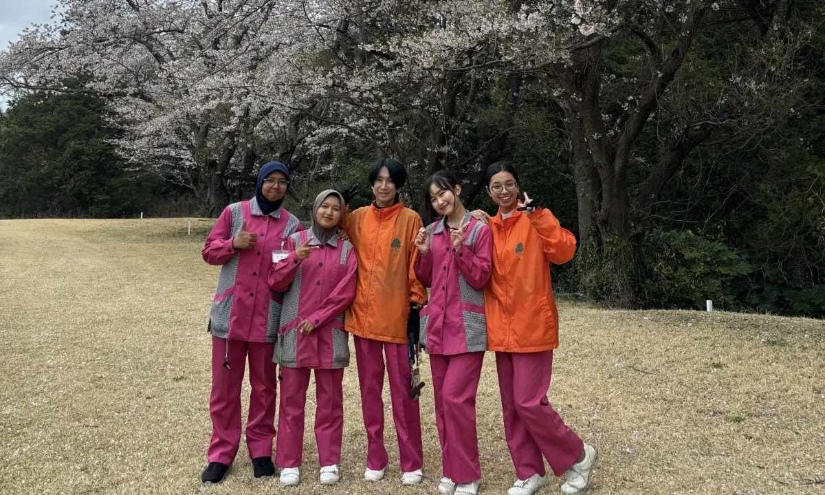 Mahasiswa Program Studi BKJ FIB Undip Menjalani Magang di Honchiba Country Club Jepang