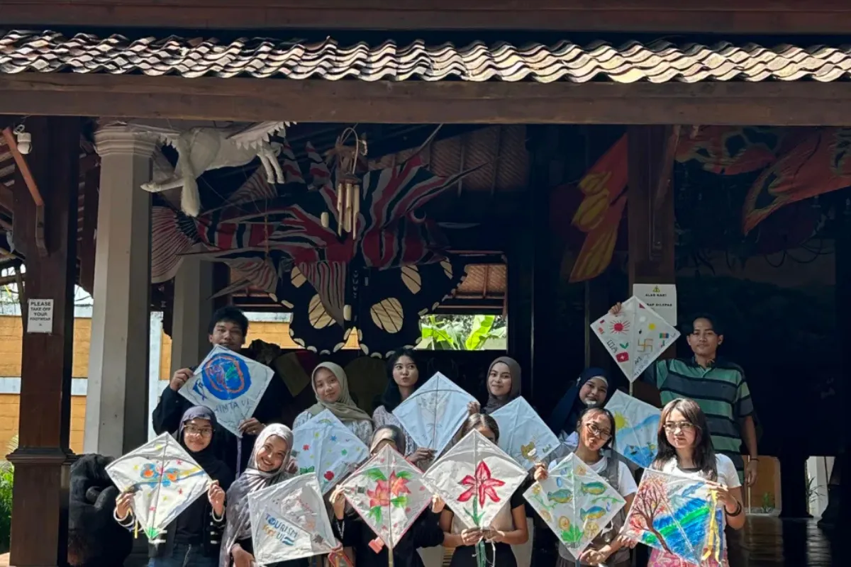 Mahasiswa UI Menggali Ilmu Pariwisata di Museum Layang-Layang Melalui Art Visit 2026