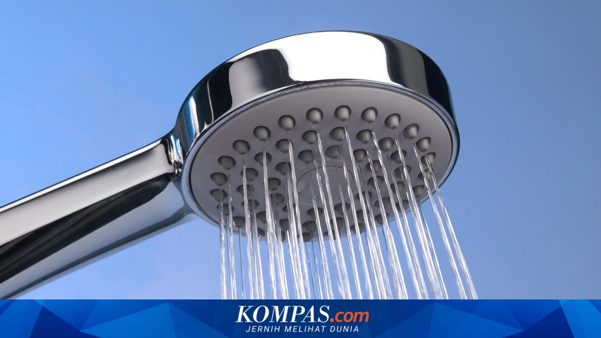 Mandi Menghadap atau Membelakangi Shower, Mana yang Lebih Bersih?