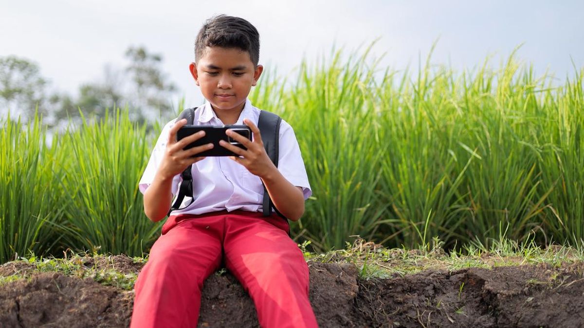 Peran Orang Tua dan Sekolah dalam Mengajarkan Aturan Rating Game untuk Anak