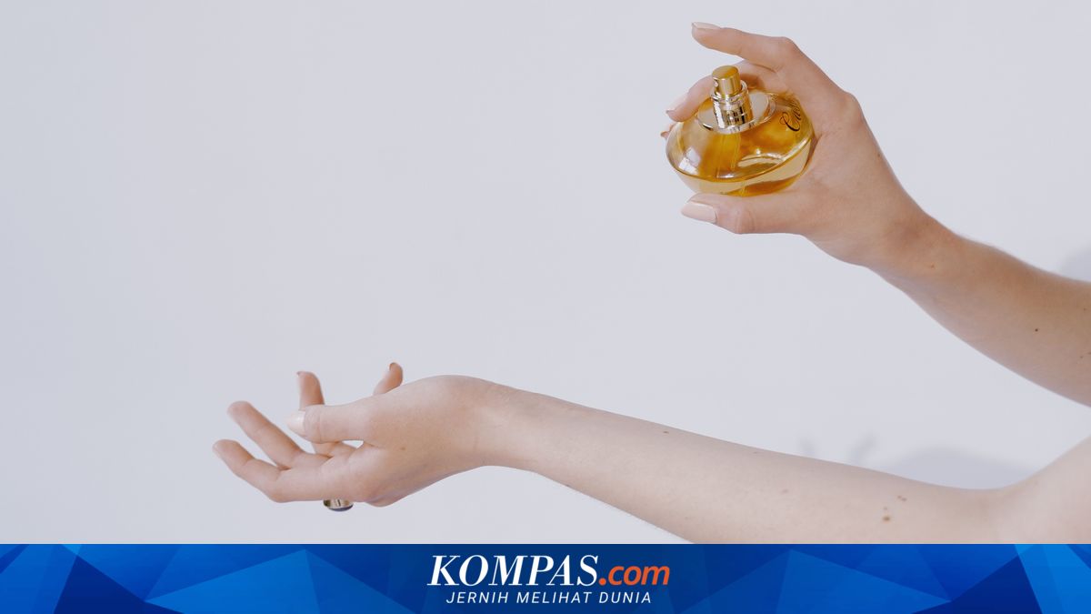 Parfum Oil: Pilihan Ideal untuk Perempuan di Atas 50 Tahun