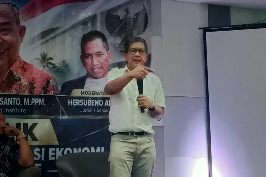 Rocky Gerung Serukan Mahasiswa untuk Membangun Gerakan Kritis: Aksi dengan Pemikiran yang Matang!
