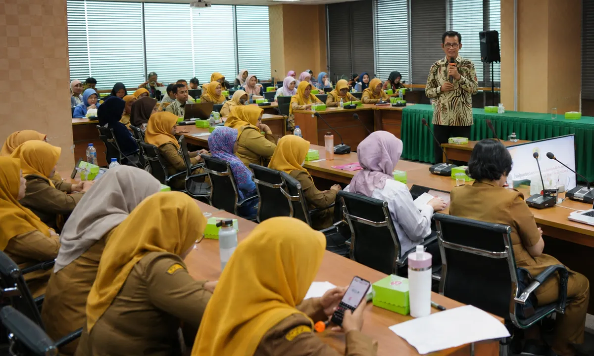 Peningkatan Kapasitas Guru Melalui Pelatihan Lingkungan oleh Dosen S3 PKLH SPs UNJ