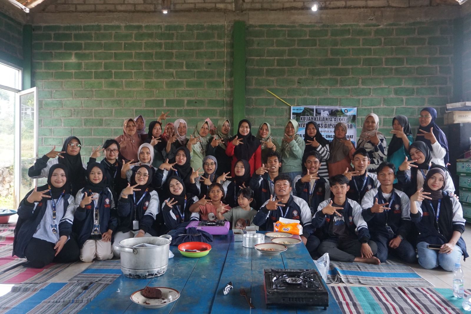 Mahasiswa KKNT-34 Undip Gelar Pelatihan Pembuatan Tepung Pisang untuk Tingkatkan Nilai Produk di Desa Kalisidi