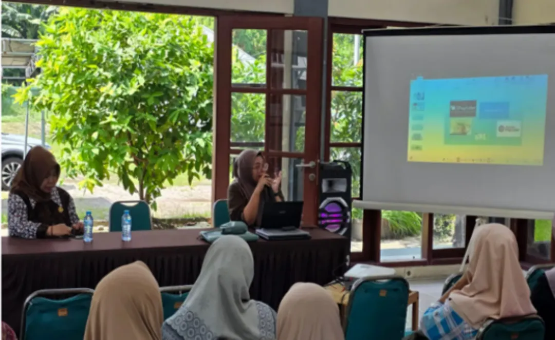 Edukasi Perlindungan Konsumen oleh Unair untuk Warga Keputih terkait Penggunaan Paylater
