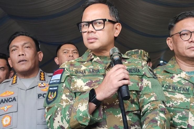 ---
Wakil Mendagri Sarankan Denda bagi Warga yang Kehilangan E-KTP

---